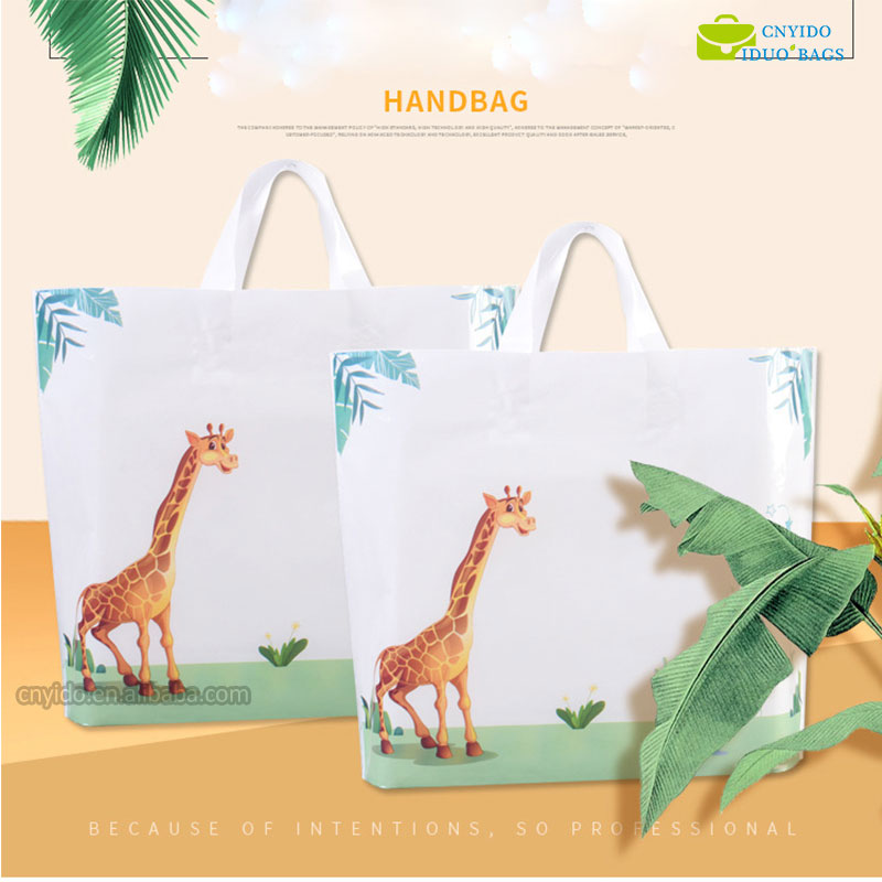 Cur PE Plastic Shopping Sacculi usque ad Preferred Packaging Solution for Retail Negotia Worldwide?